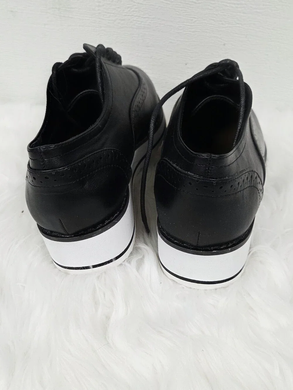 Torrid 8 extra wide Black Lace-Up Casual Oxfords